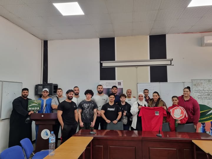  بتاريخ 16 نوفمبر 2025 , بالمدرسة الوطنية للرياضات الماءية و تحت الماءيةببرج البحري حصة تربوية و تحسيسية لفائدة رياضيي و إطارات المنتخب الوطني للحمل بالقوة اكابر